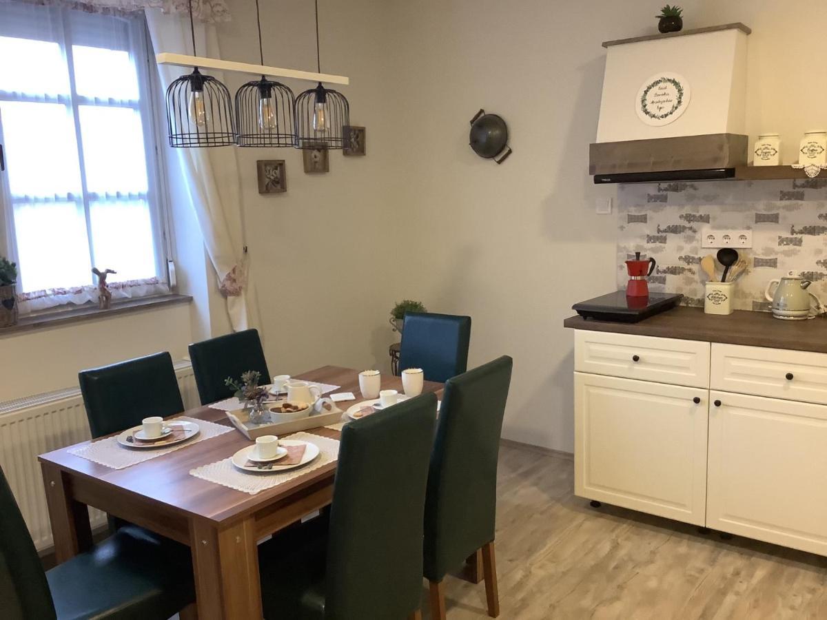 Ezuest Boroka Apartman 에게르 외부 사진
